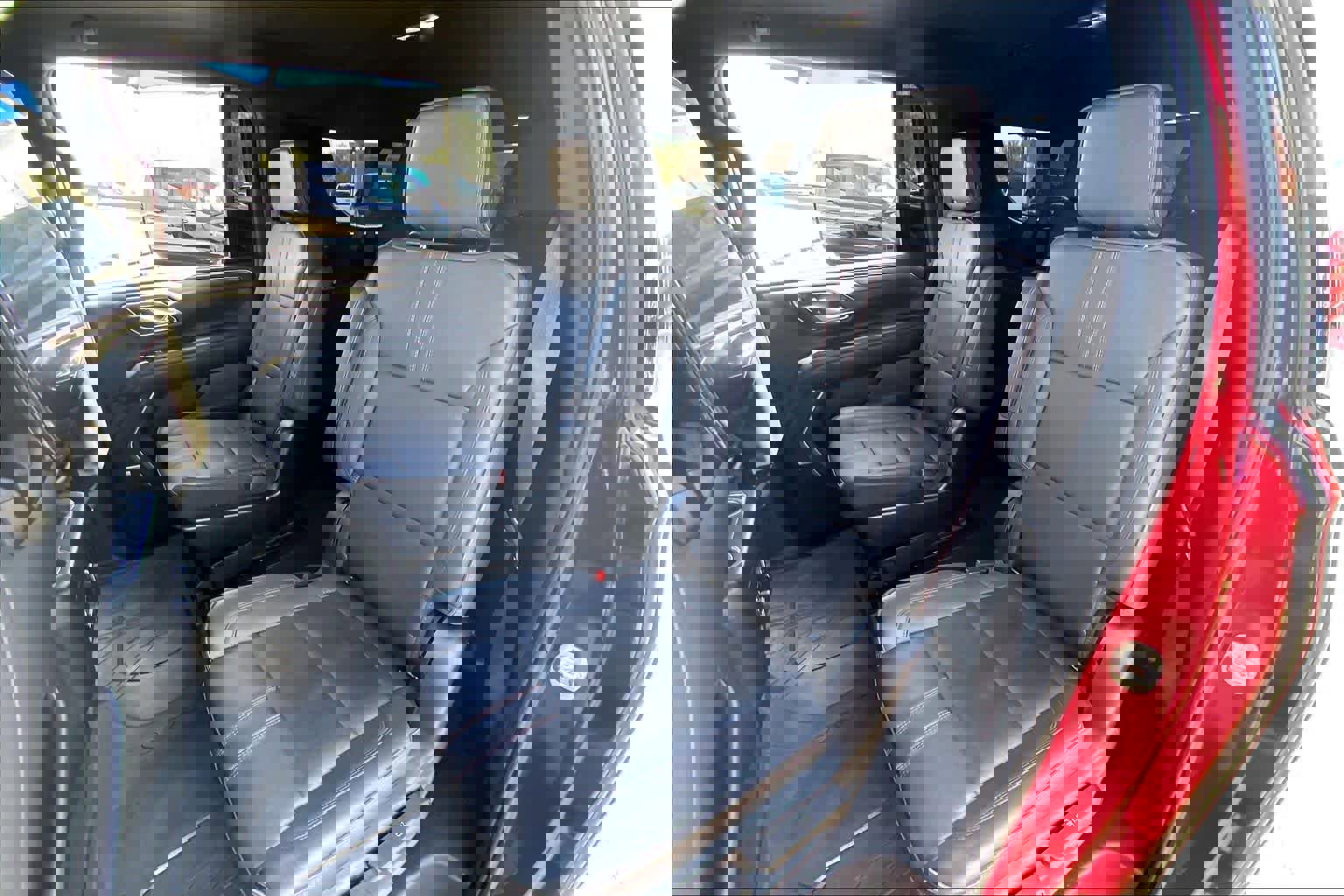 Used 2023 Chevrolet Suburban RST w/ Luxury Package image 21