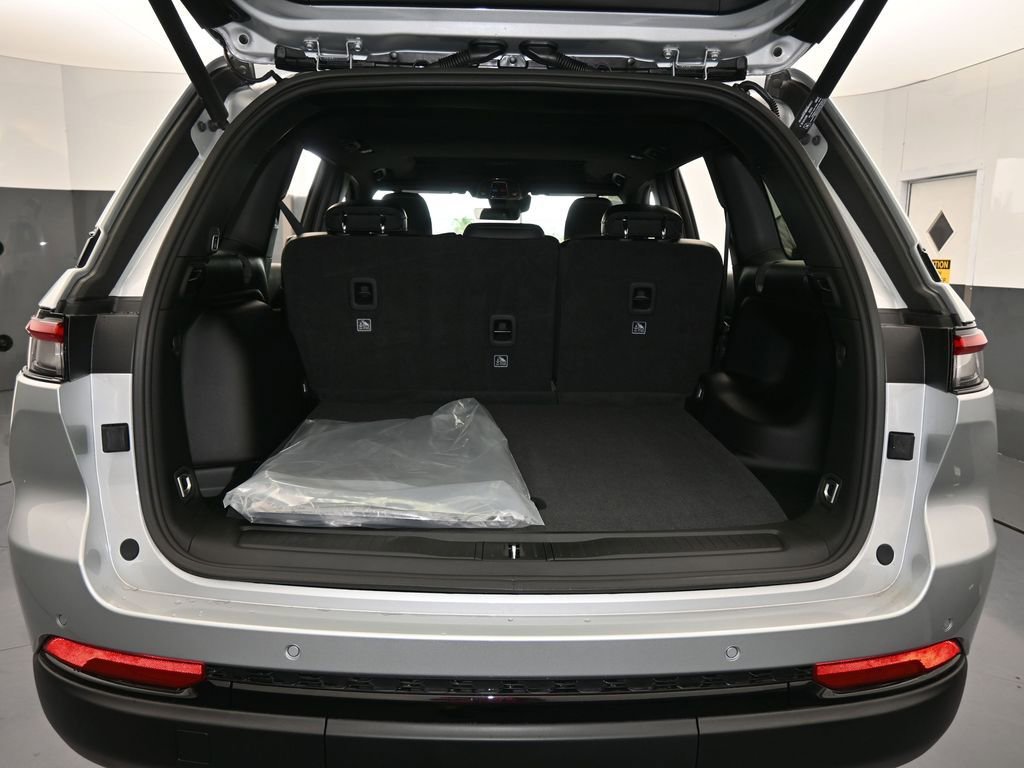 New 2025 Jeep Grand Cherokee Altitude image 32