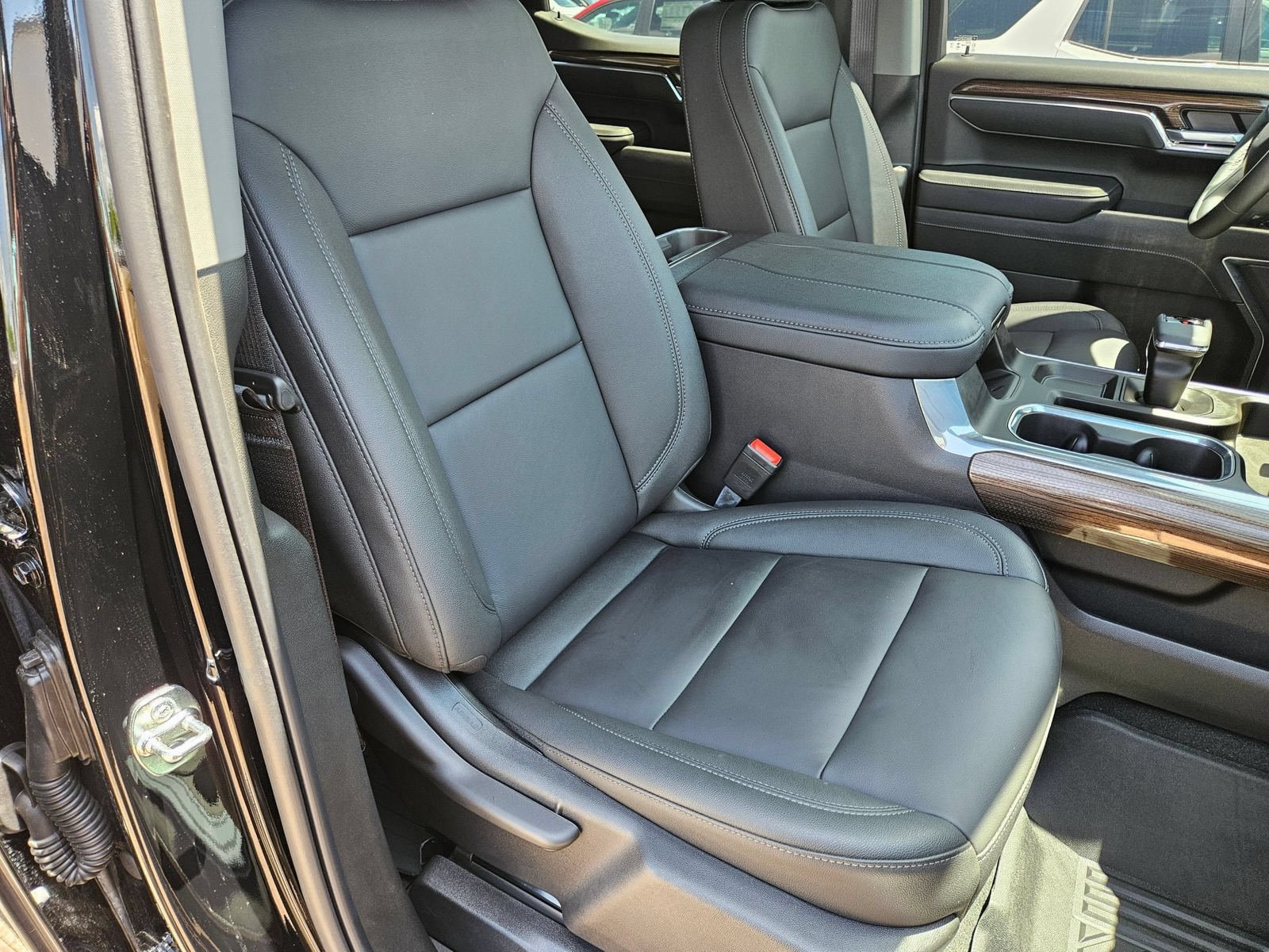 Used 2026 Chevrolet Silverado 1500 LT Trail Boss w/ LT Trail Boss Premium Package AWD/4WD image 29