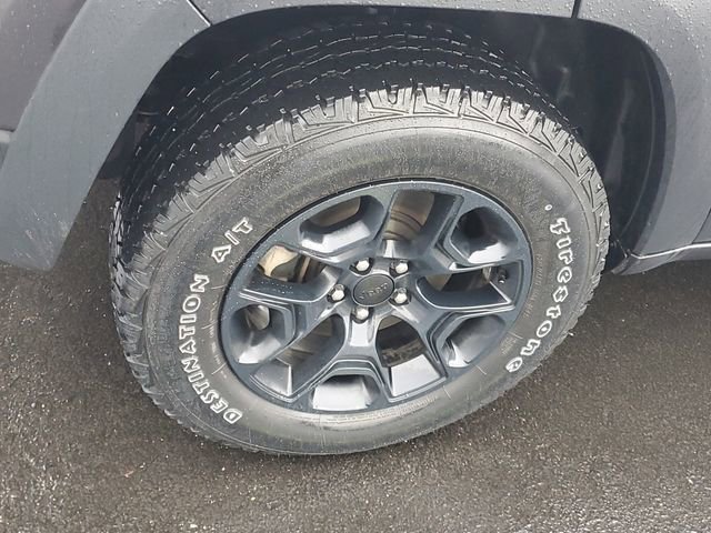 Used 2022 Jeep Cherokee Trailhawk w/ Trailer Tow Group image 5