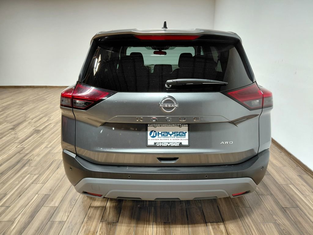 Used 2023 Nissan Rogue S image 15