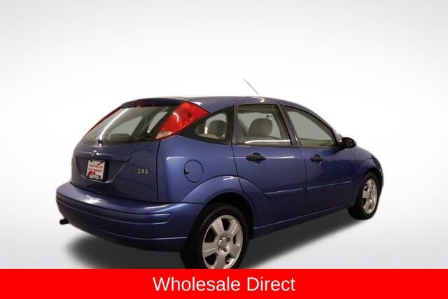 Used 2004 Ford Focus ZX5 Hatchback image 2