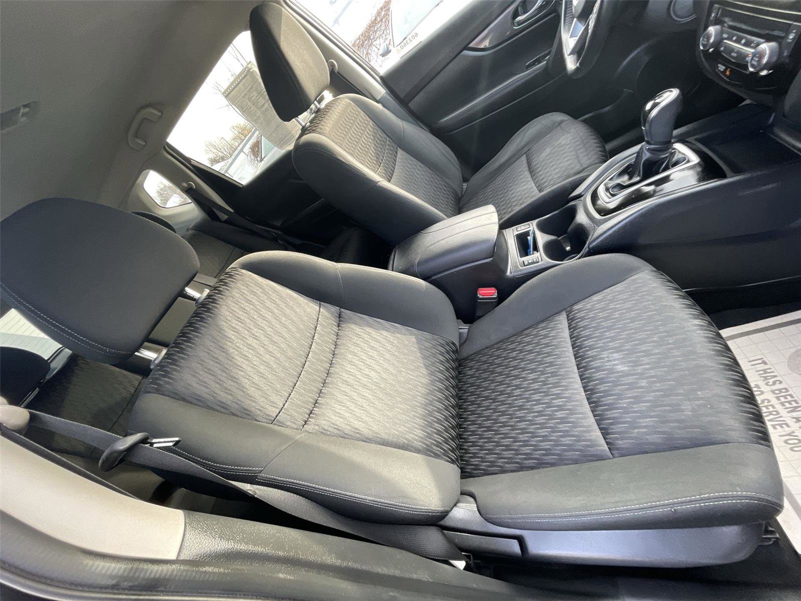 Used 2018 Nissan Rogue SV w/ Premium Package image 21