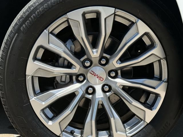 Used 2024 GMC Yukon XL Denali RWD image 11