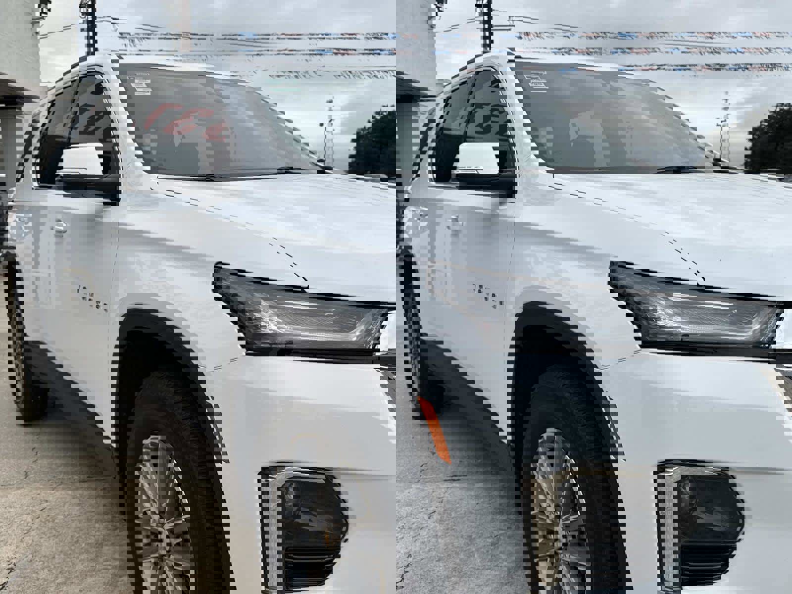 Used 2023 Chevrolet Traverse LT image 17