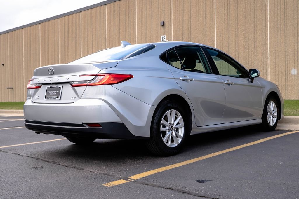 Used 2025 Toyota Camry LE AWD/4WD image 9