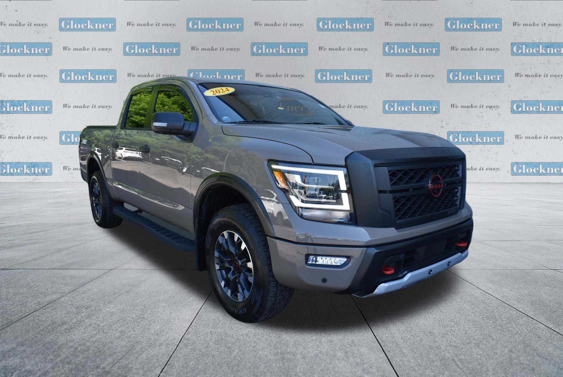 Used 2024 Nissan Titan PRO-4X w/ Pro-4x Convenience Package AWD/4WD image 3