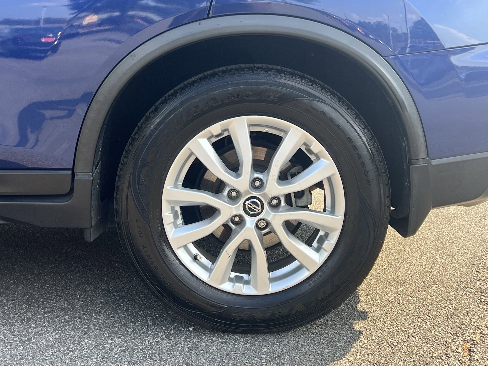 Used 2019 Nissan Rogue SV FWD image 30