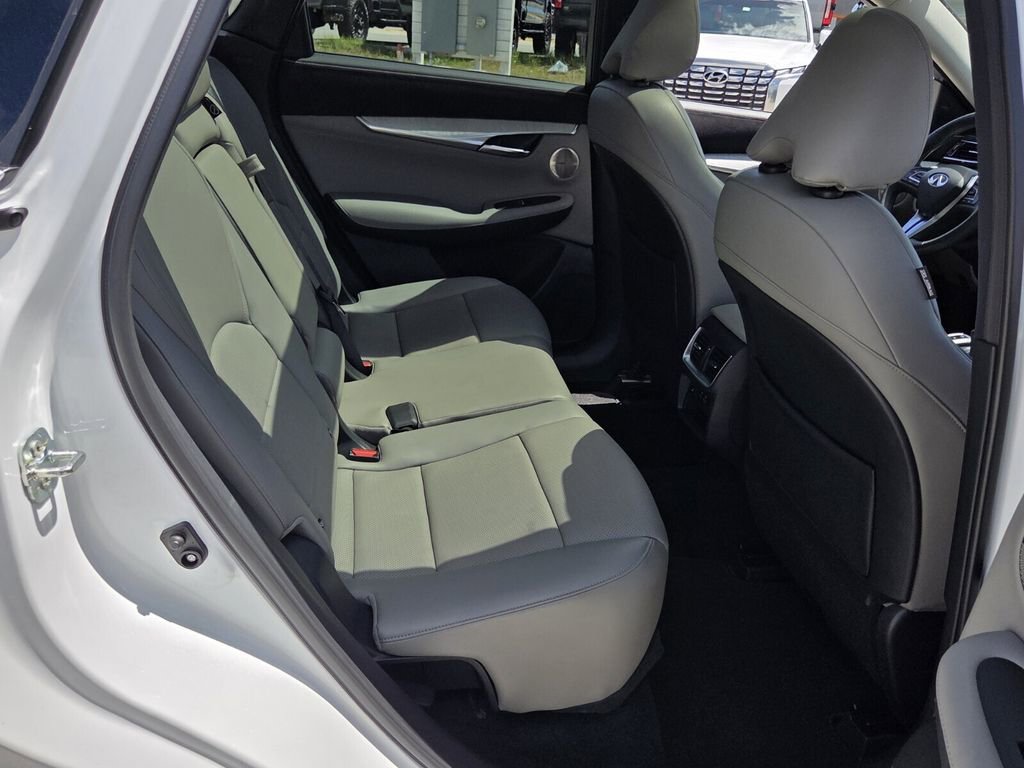 Used 2023 INFINITI QX50 Sensory image 19