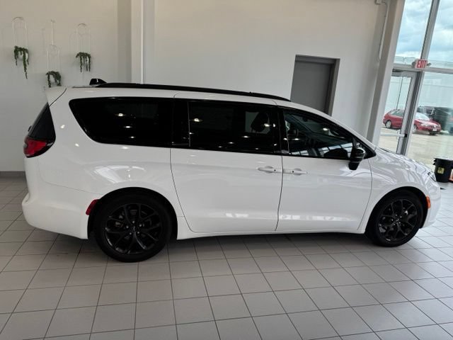 Used 2025 Chrysler Pacifica Limited FWD image 37