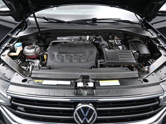 Used 2022 Volkswagen Tiguan SE R-Line image 38