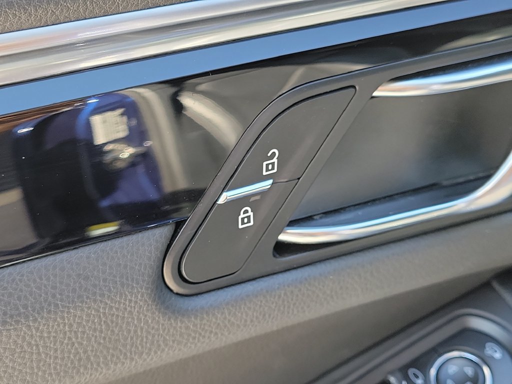 Certified 2024 Porsche Macan AWD/4WD image 25