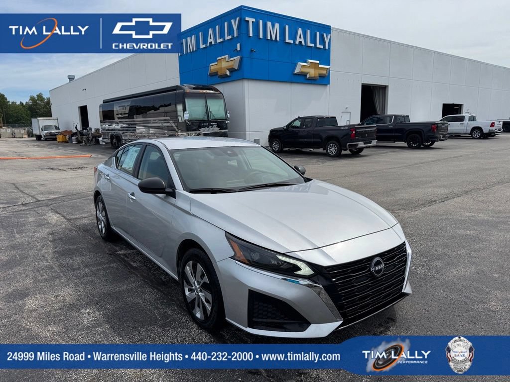 Used 2024 Nissan Altima 2.5 S FWD image 1