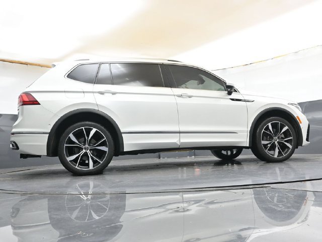 Used 2024 Volkswagen Tiguan SEL R-Line AWD/4WD image 34