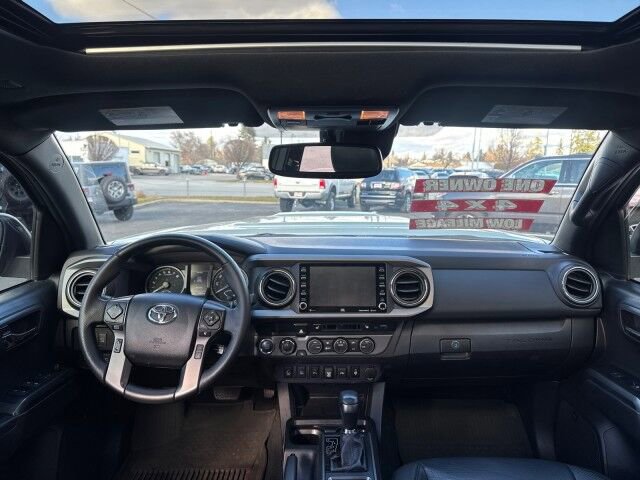 Used 2022 Toyota Tacoma TRD Sport w/ TRD Premium Sport Package AWD/4WD image 13