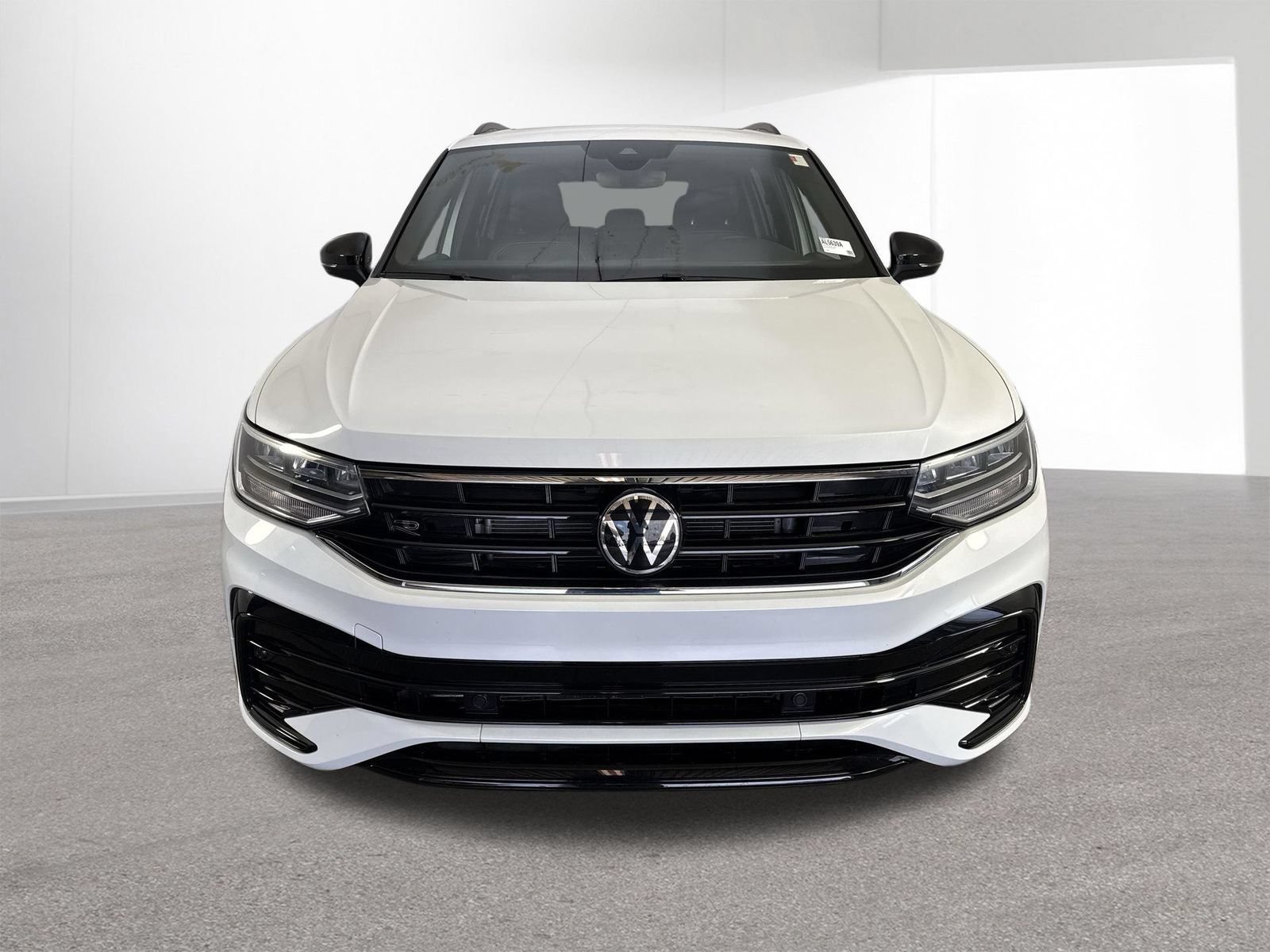 Used 2023 Volkswagen Tiguan SE R-Line FWD image 27