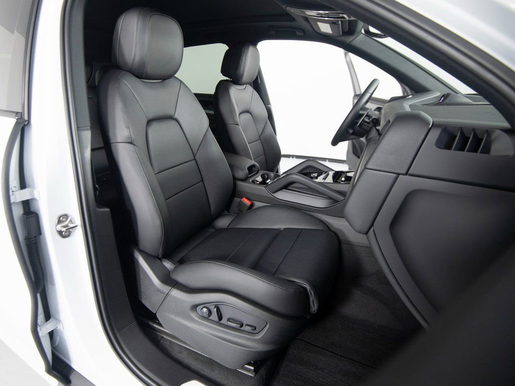 New 2026 Porsche Cayenne image 35
