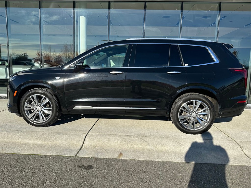 Used 2022 Cadillac XT6 Premium Luxury image 2