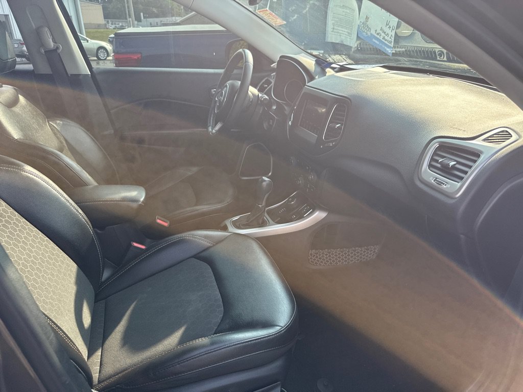 Used 2018 Jeep Compass Latitude w/ Popular Equipment Group AWD/4WD image 17