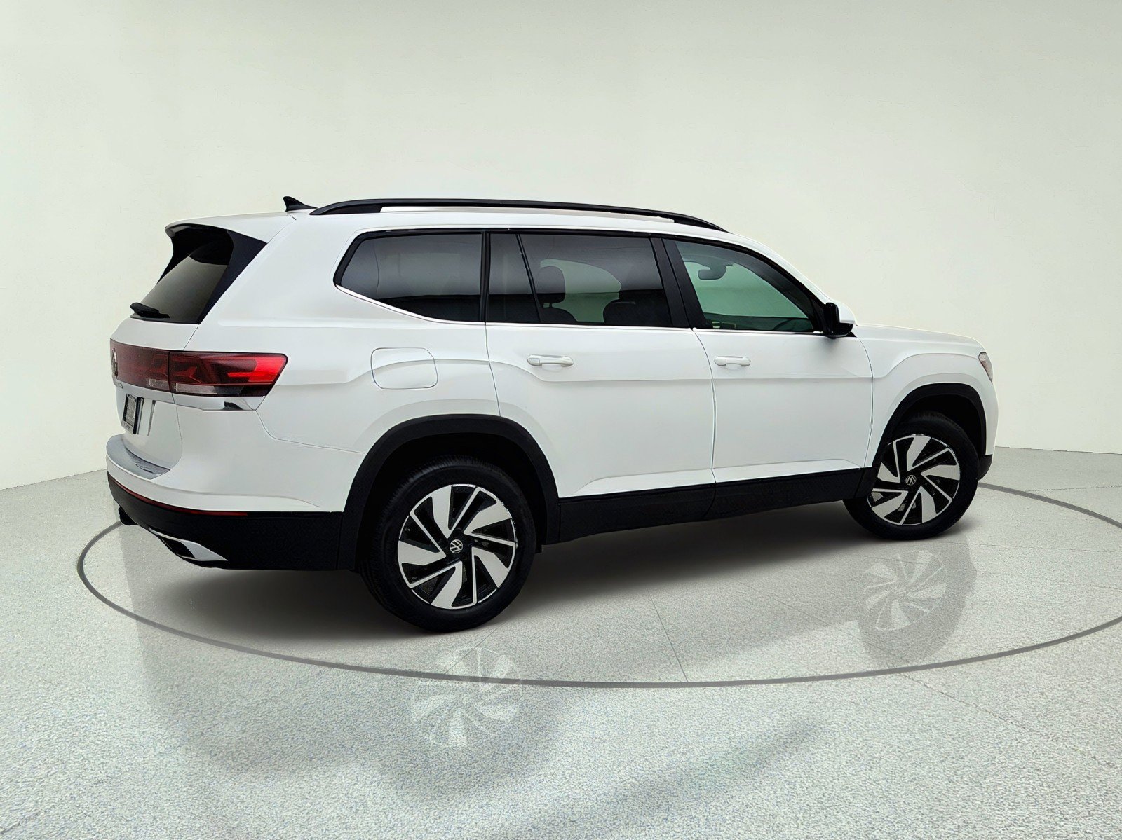 Used 2024 Volkswagen Atlas SE w/ Panoramic Sunroof Package FWD image 8