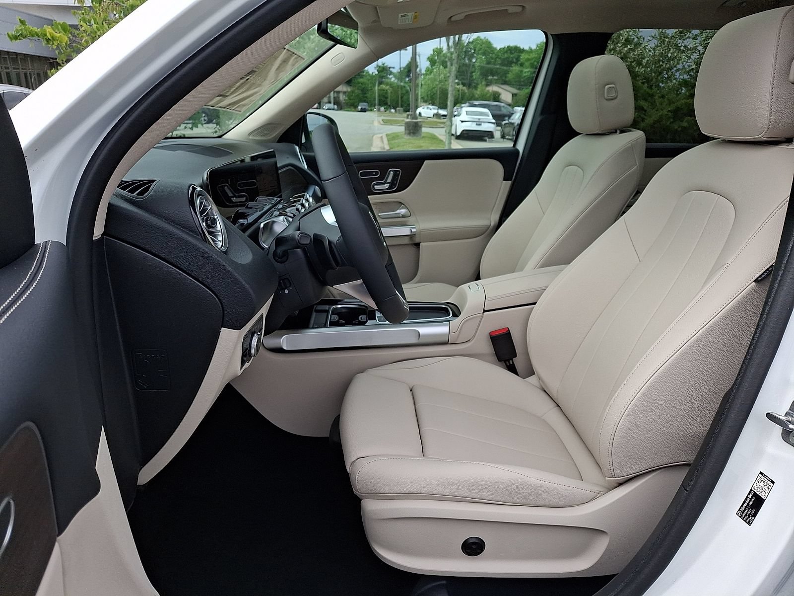 New 2026 Mercedes-Benz GLB 250 4MATIC image 9