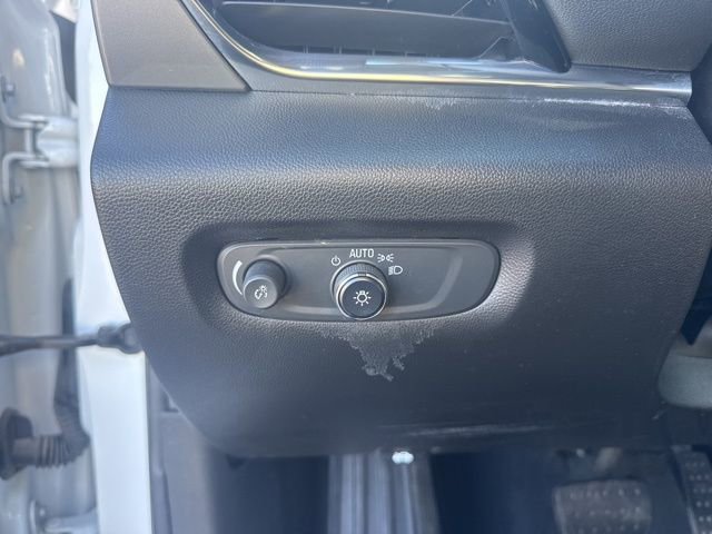 Used 2022 Chevrolet Traverse LT image 16