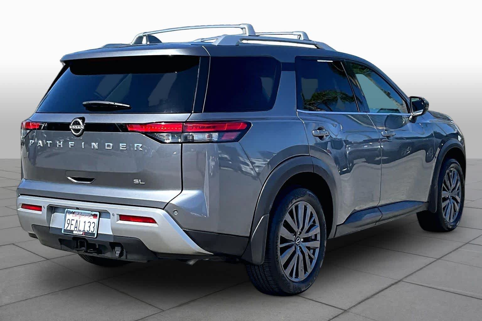 Used 2022 Nissan Pathfinder SL w/ SL Premium Package FWD image 12