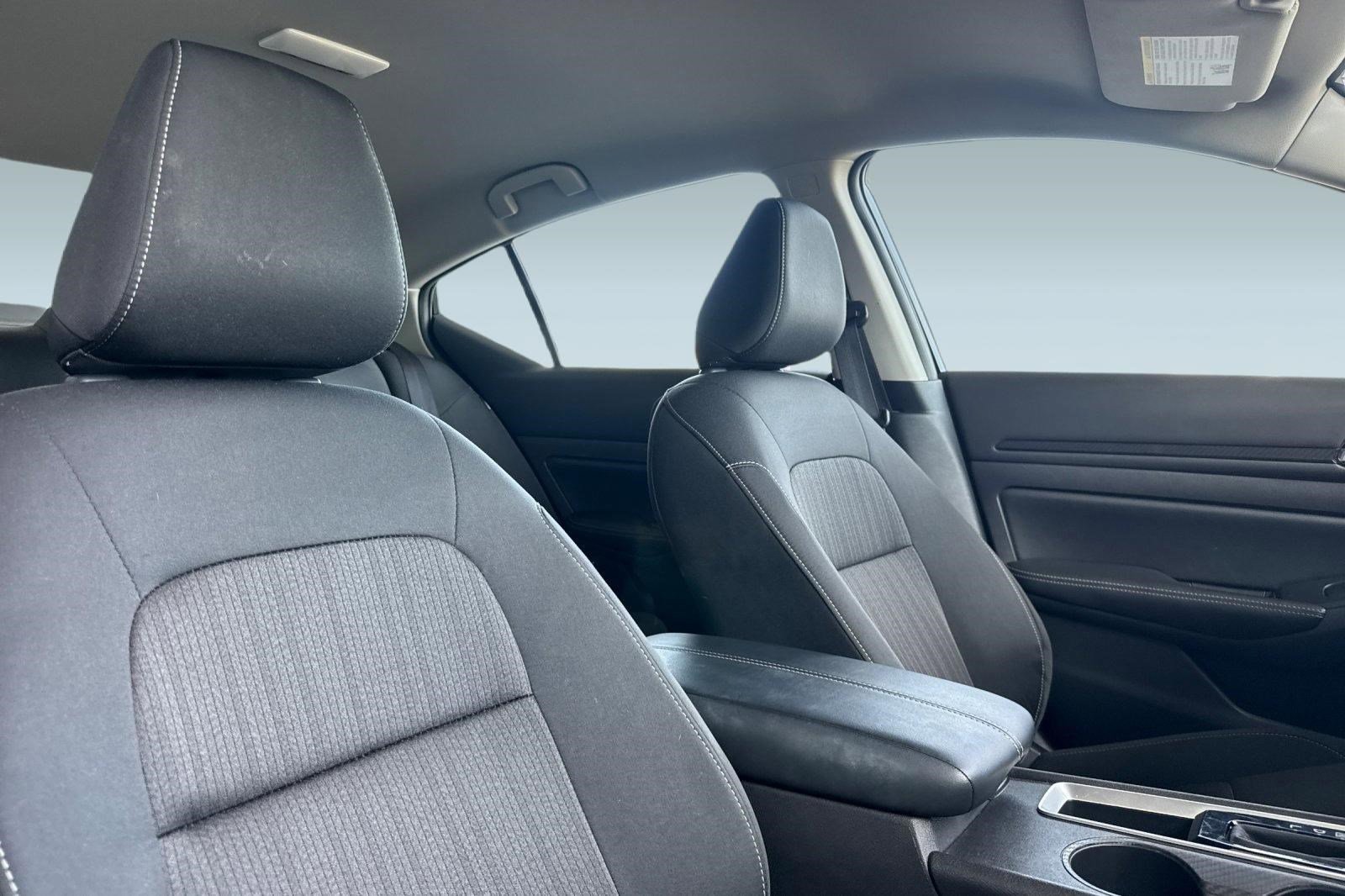 Used 2025 Nissan Altima 2.5 SV image 30