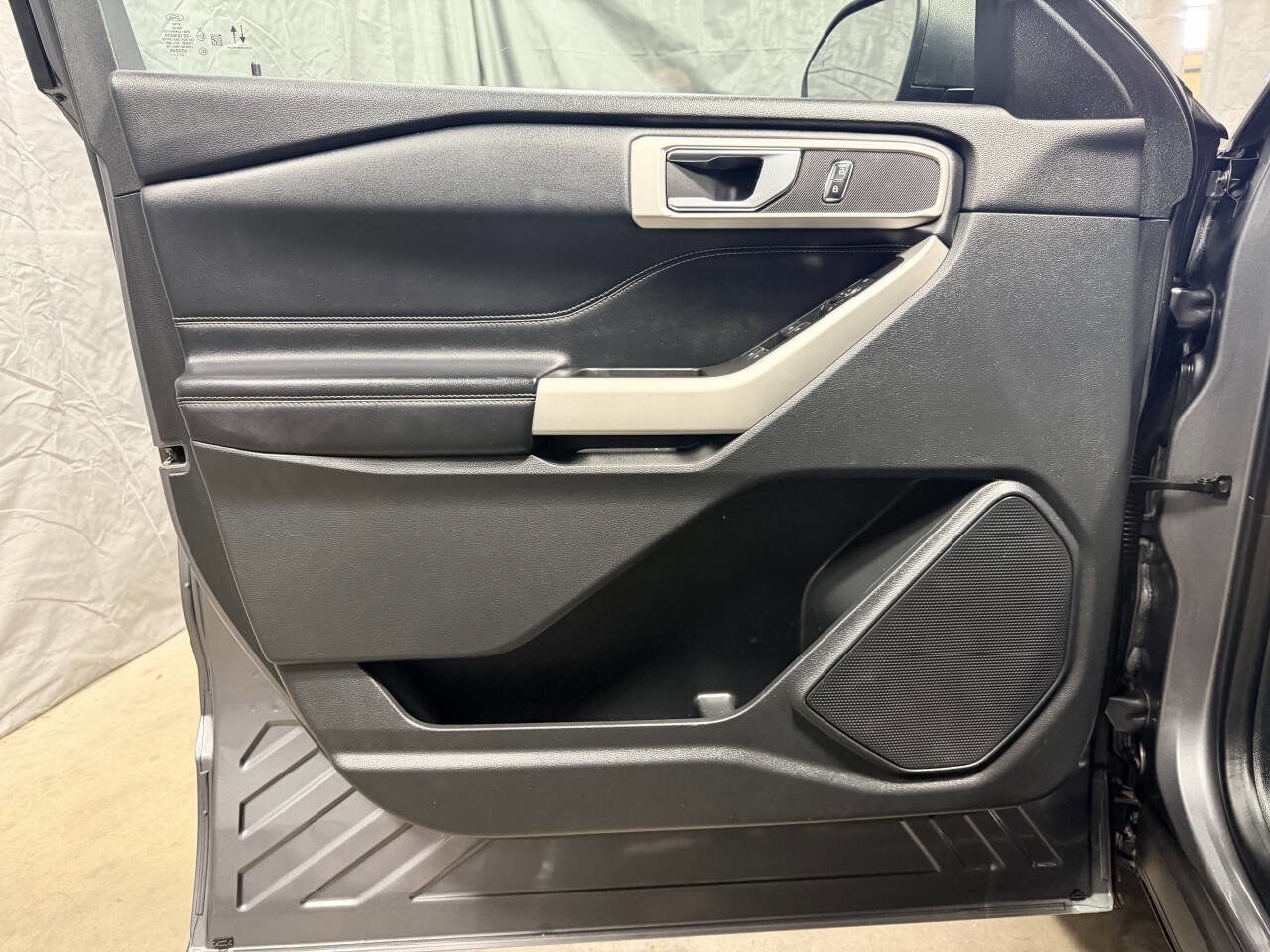 Used 2021 Ford Explorer XLT w/ Equipment Group 202A image 14