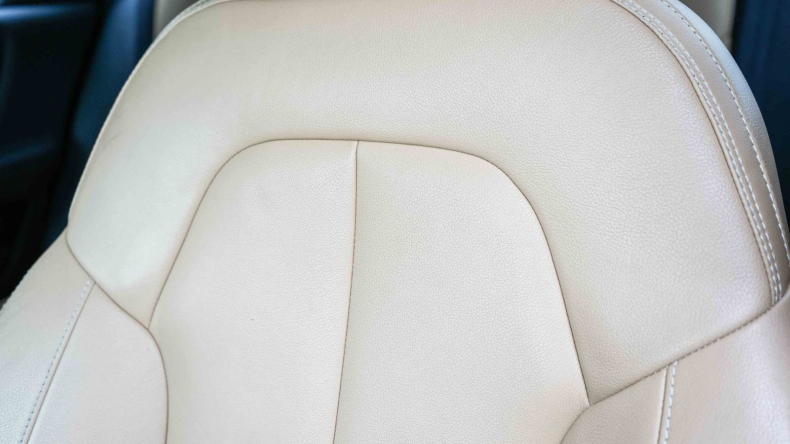 Used 2019 Volvo XC40 T4 Inscription image 24