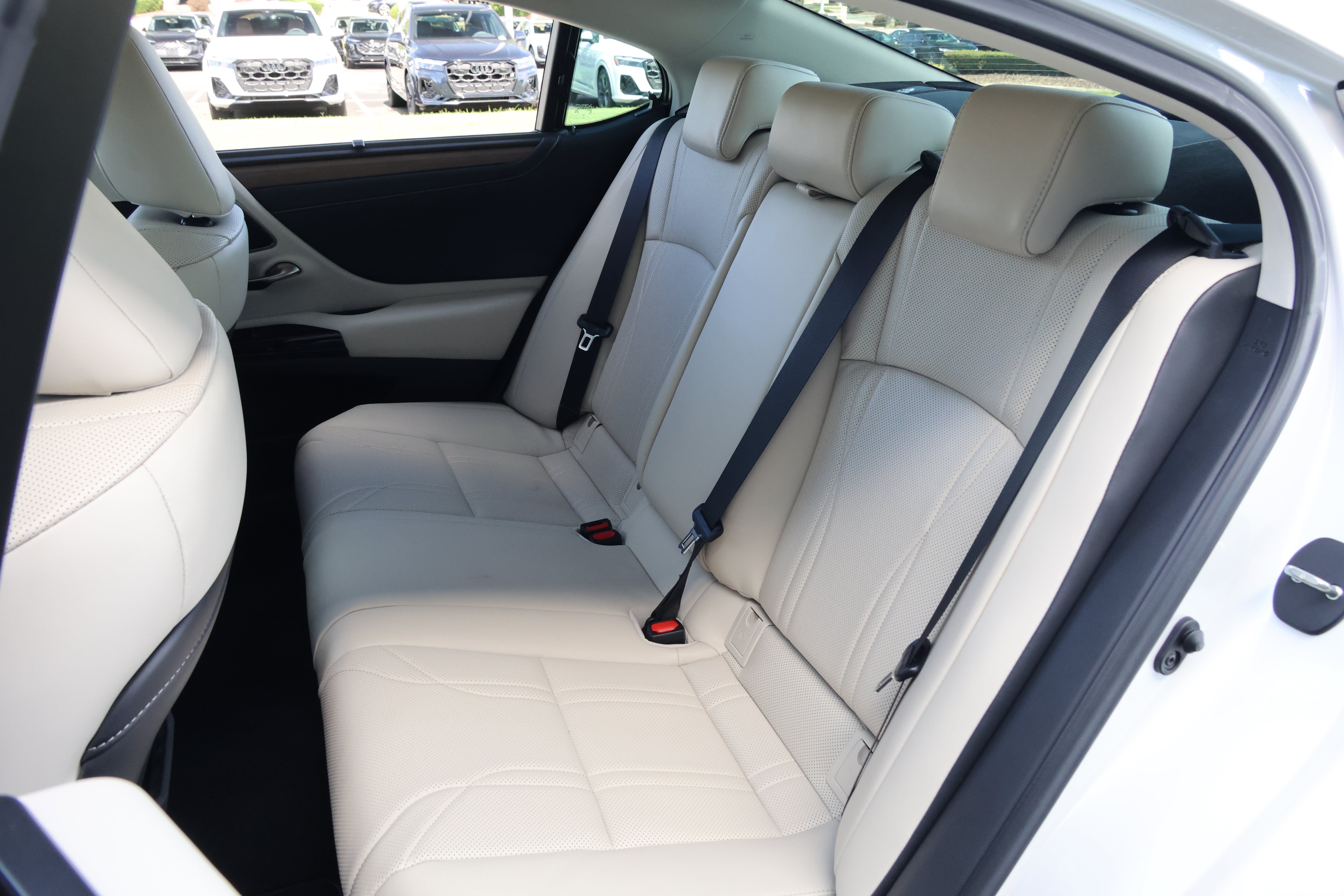 Certified 2024 Lexus ES 300h Ultra Luxury w/ Accessory Package (Z2) FWD image 36