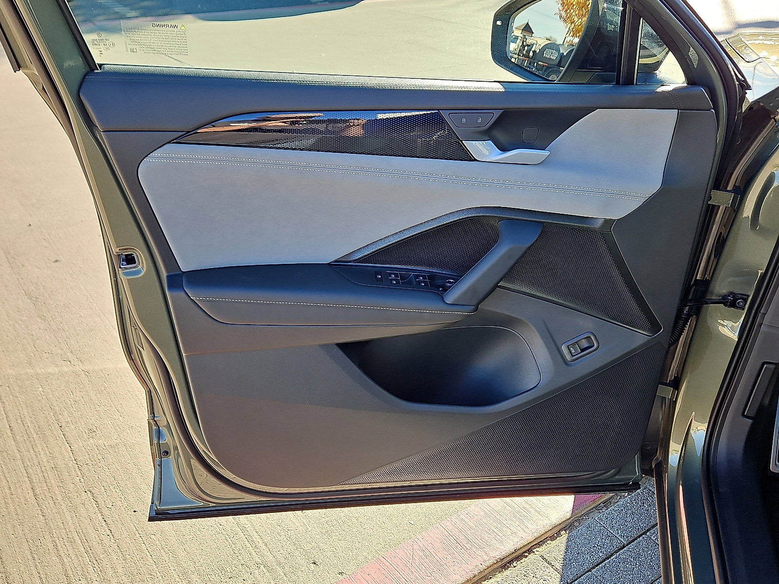 New 2026 Volkswagen Tiguan SE R-Line image 14