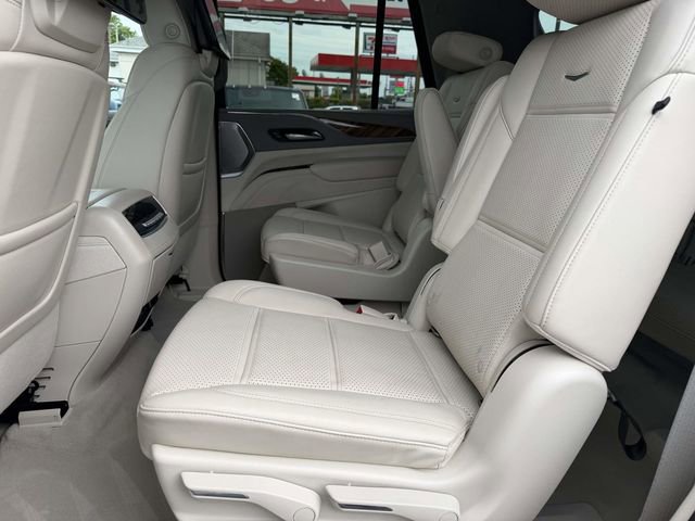 Used 2022 Cadillac Escalade Premium Luxury Platinum AWD/4WD image 8