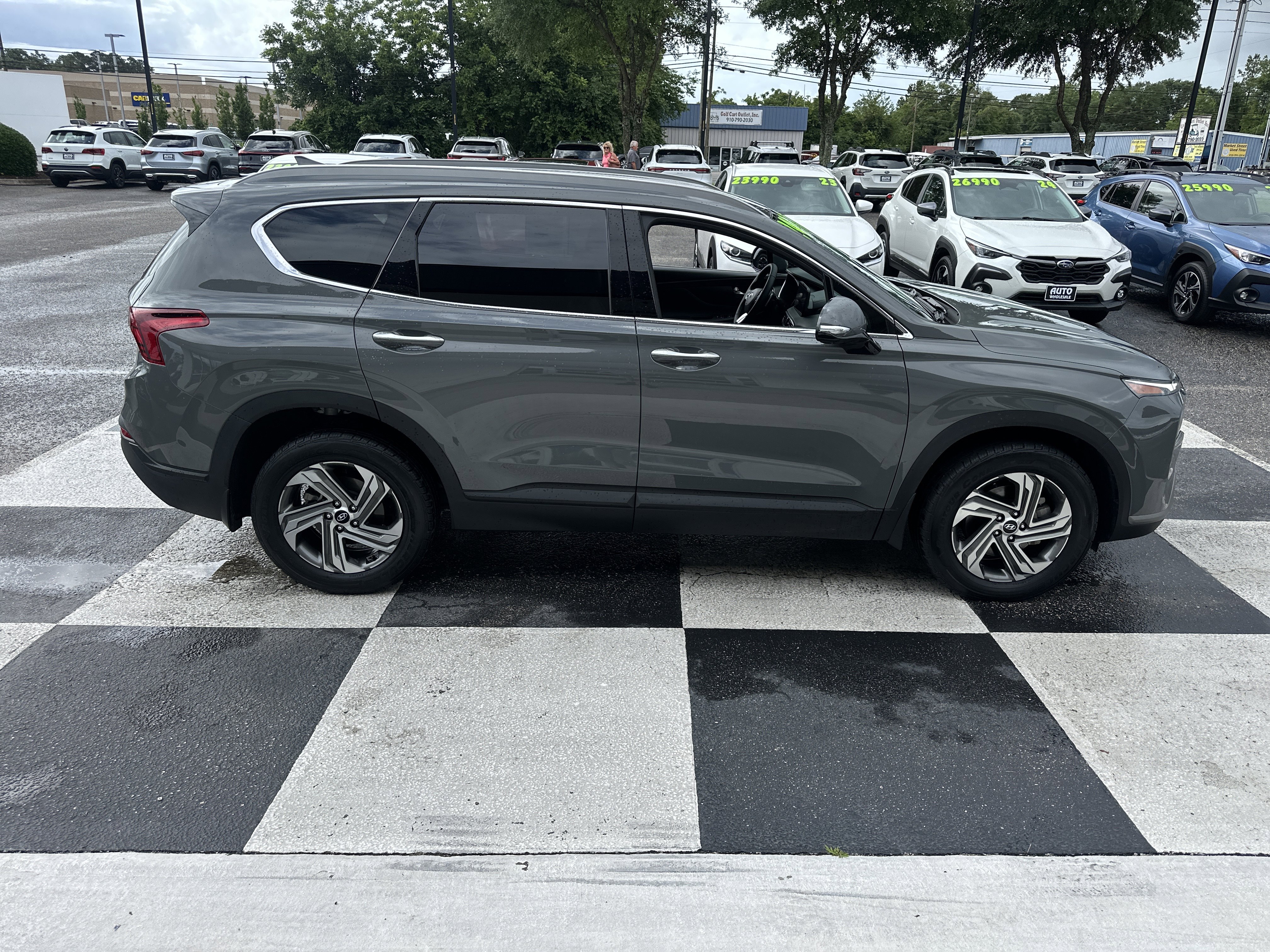 Used 2023 Hyundai Santa Fe SEL FWD image 3