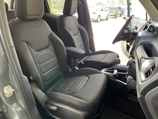 Used 2018 Jeep Renegade Latitude w/ Cold Weather Group image 23