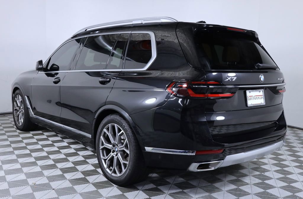 Used 2025 BMW X7 xDrive40i AWD/4WD image 4