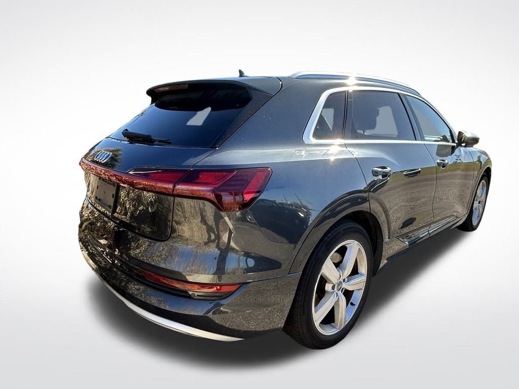 Used 2019 Audi e-tron Premium Plus image 9