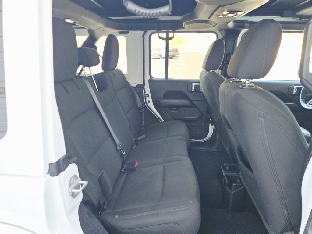 Used 2020 Jeep Wrangler Unlimited Sahara AWD/4WD image 17