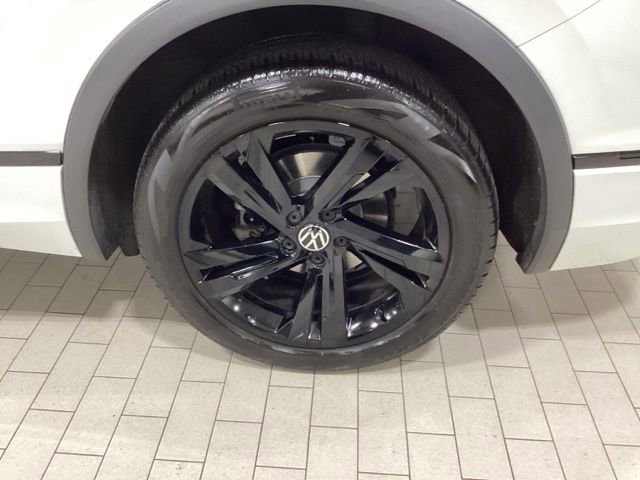 Certified 2023 Volkswagen Tiguan SE R-Line image 14