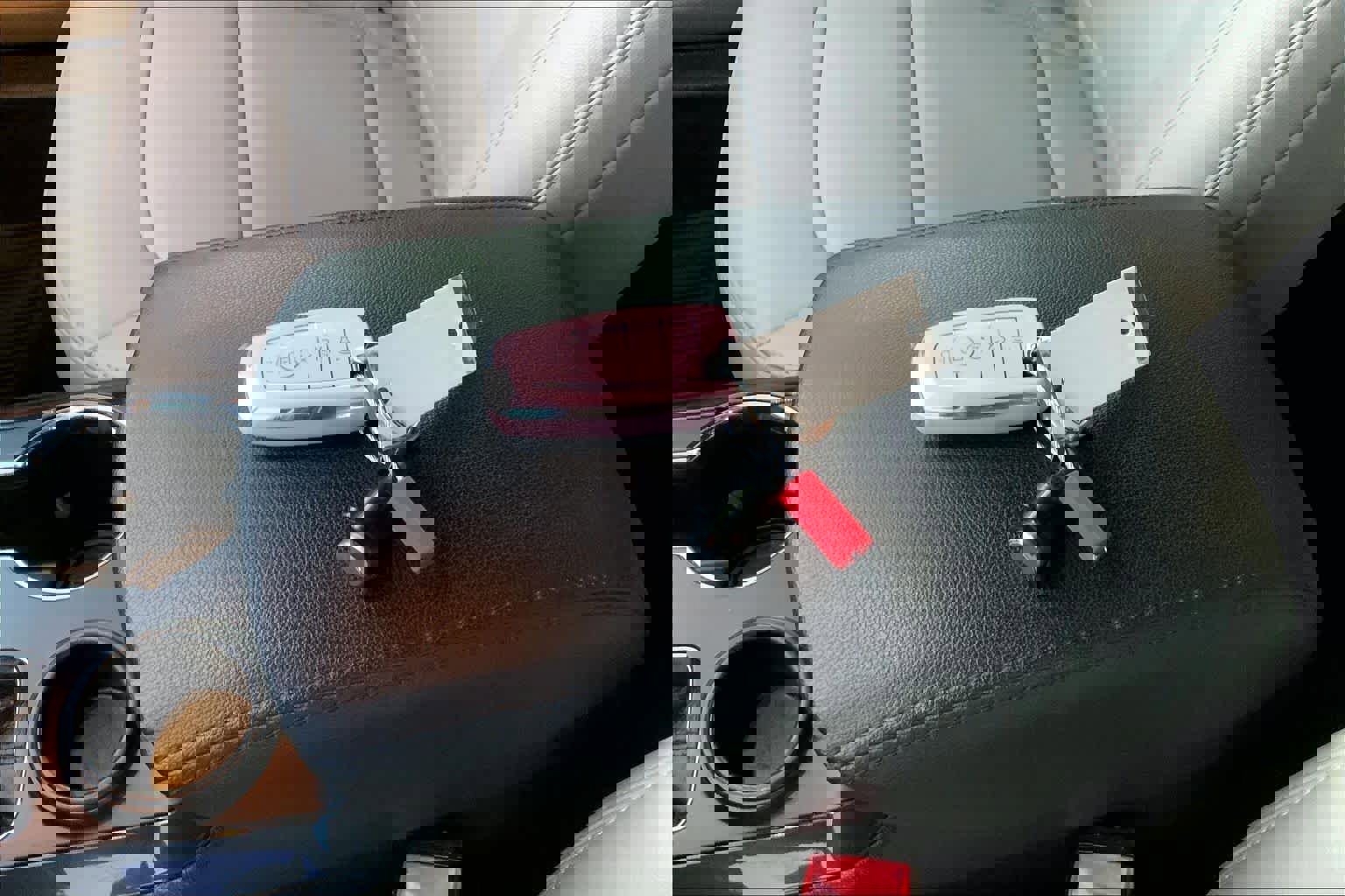 Used 2018 Ford Explorer XLT w/ Equipment Group 202A image 14