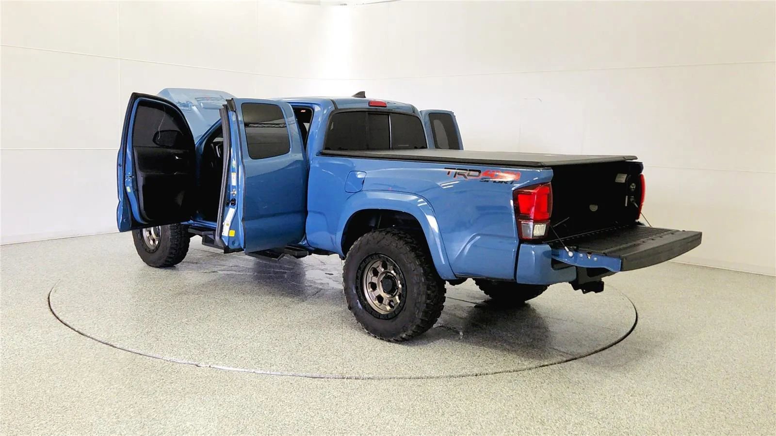 Used 2019 Toyota Tacoma TRD Sport image 11
