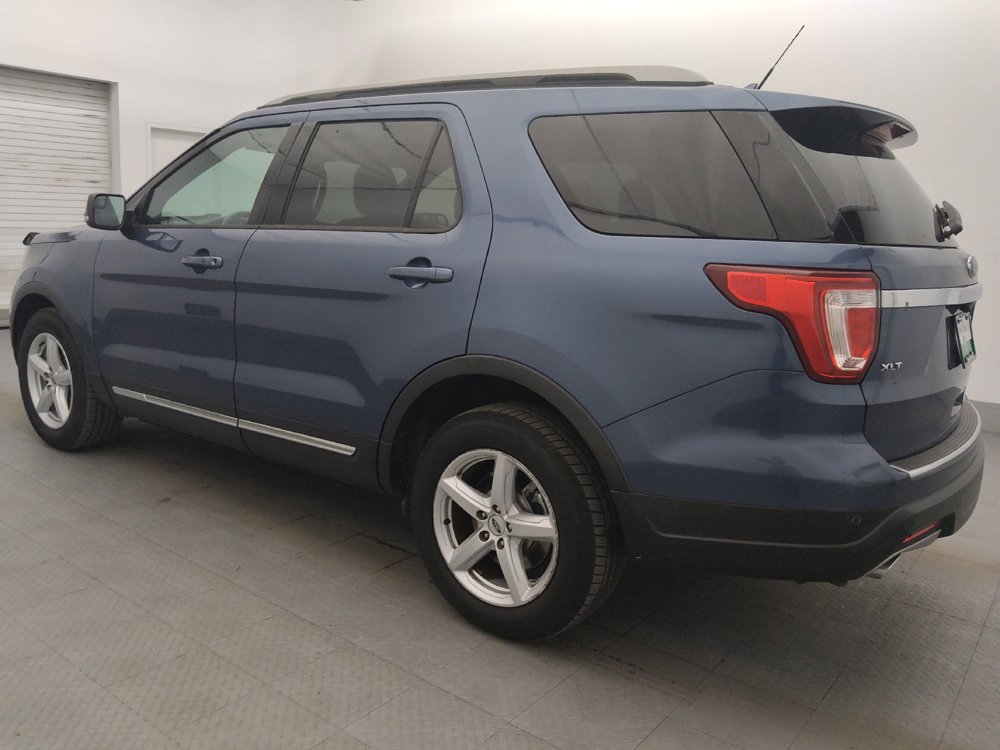 Used 2018 Ford Explorer XLT w/ Equipment Group 202A FWD image 3
