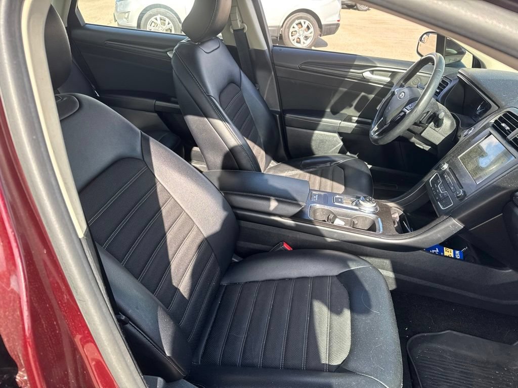 Used 2018 Ford Fusion SE w/ Equipment Group 201A FWD image 15
