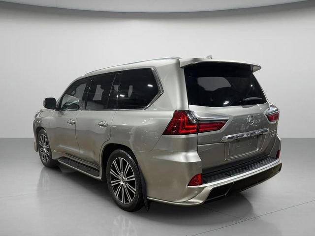 Used 2020 Lexus LX 570 4WD w/ 3rd Row & Luxury Pkg image 6