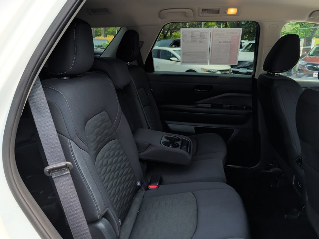 Used 2025 Nissan Pathfinder SV AWD/4WD image 35