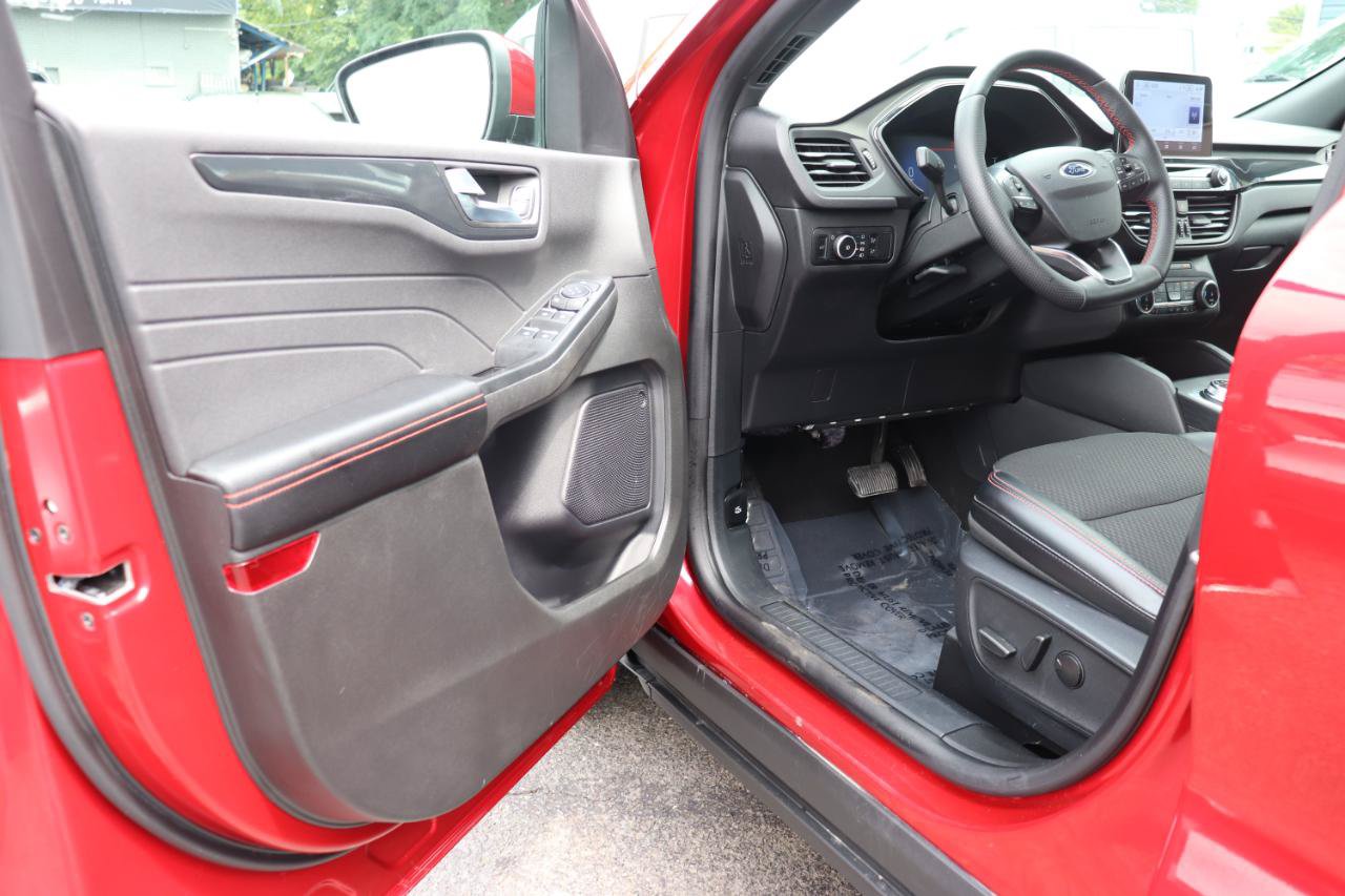 Used 2025 Ford Escape ST-Line Select AWD/4WD image 10