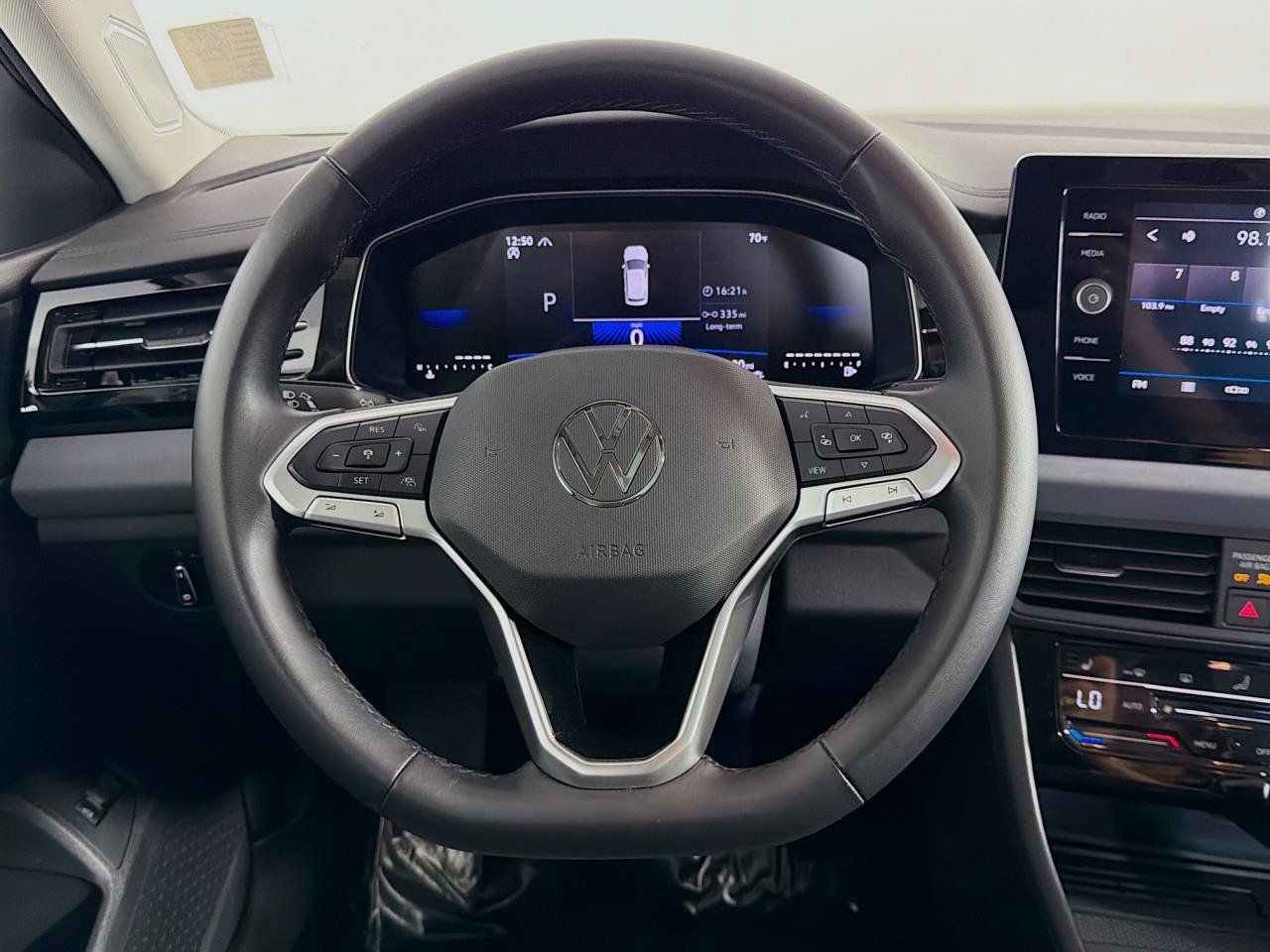 Used 2025 Volkswagen Jetta SE FWD image 14