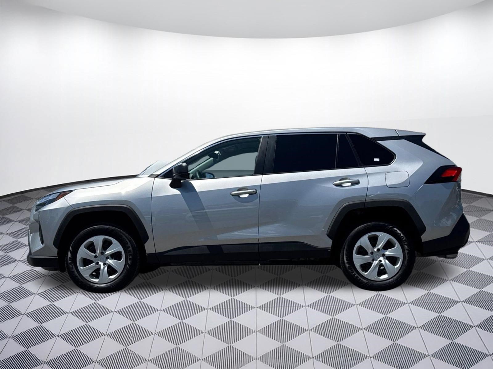 Used 2023 Toyota RAV4 LE FWD image 2