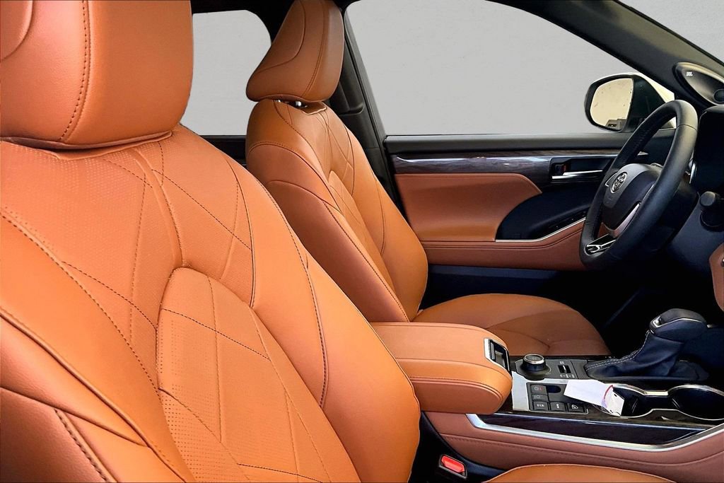 Used 2026 Toyota Highlander Platinum image 29