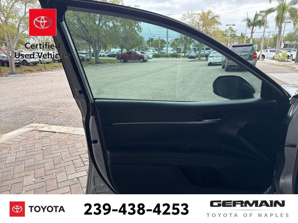 Used 2020 Toyota Camry SE image 15